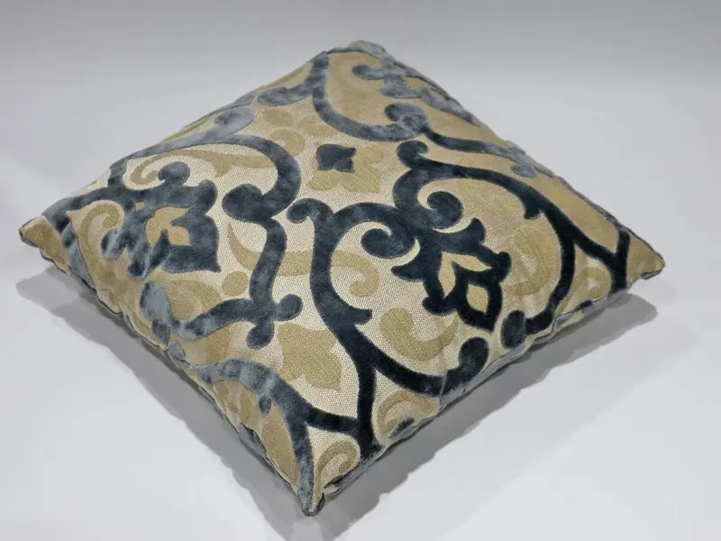 CUSHION 55*55 CM  COLOR 649