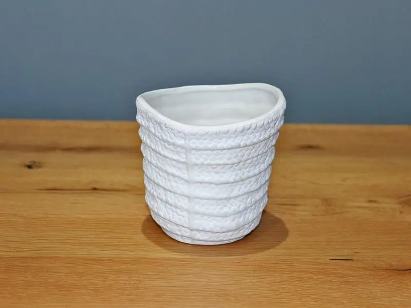 matt white weaved pot S