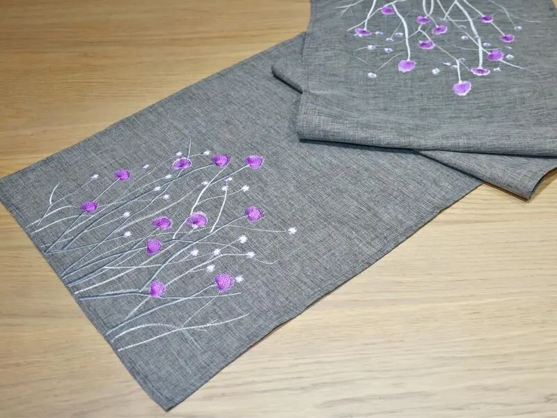 lilac allium table runner