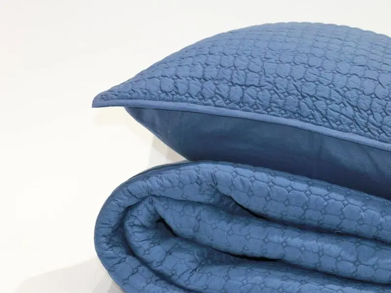 geometric design quilt navy 220x240 cm with two cushion covers