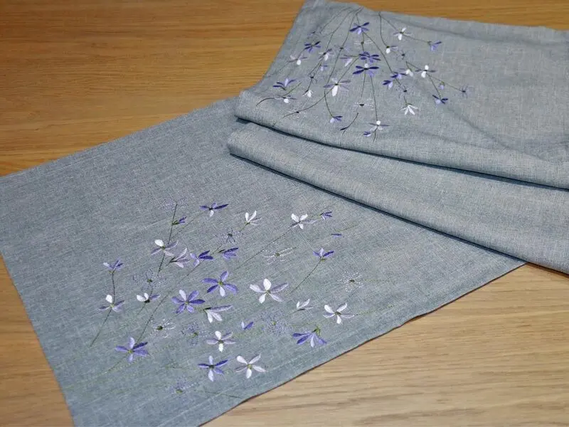 violet stephanotis table runner