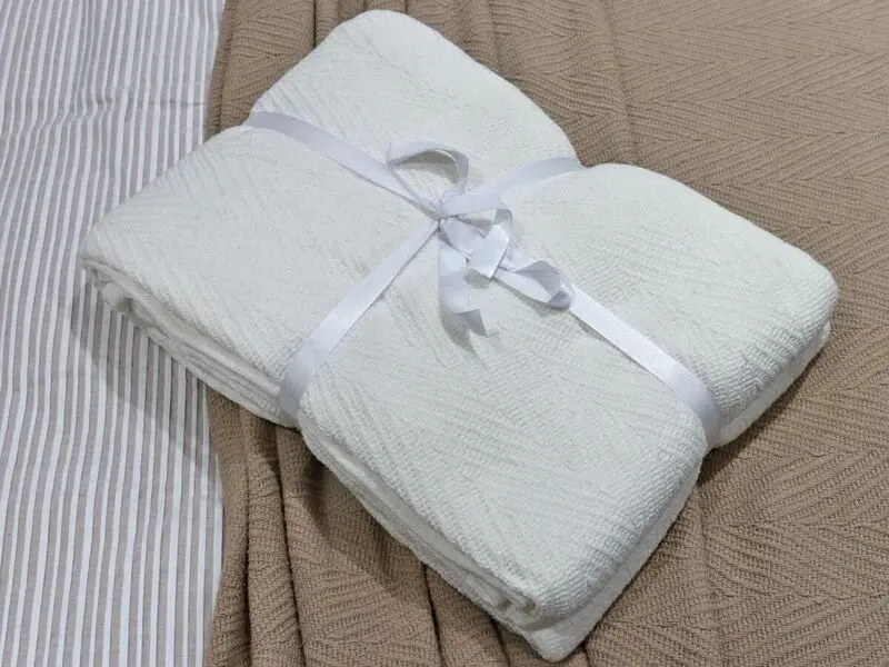 herringbone design blanket white