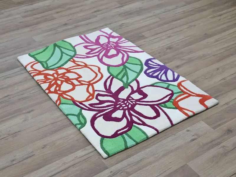 hand-tufted floral rug 80x120 cm