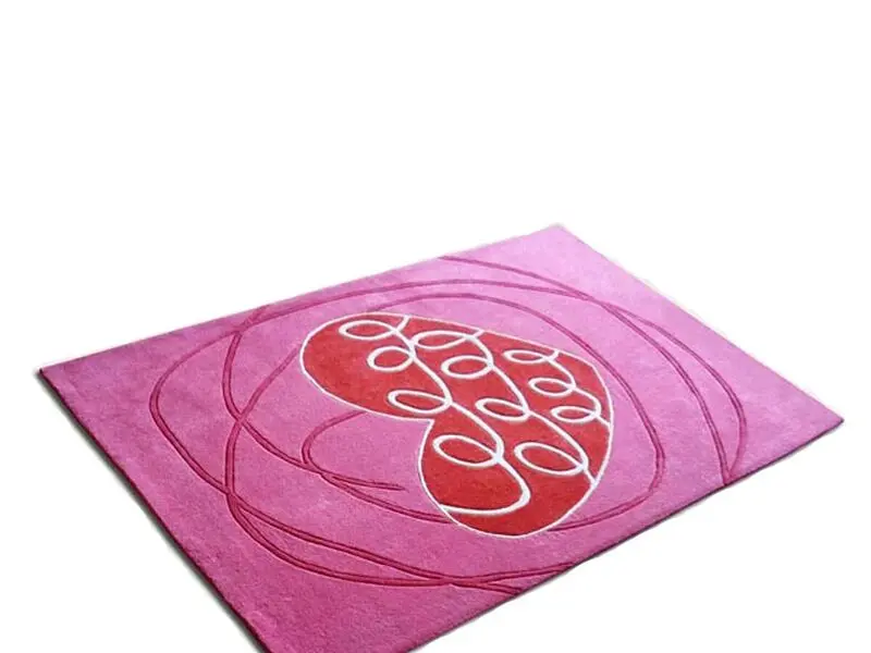 hand-tufted heart design rug 120x180 cm