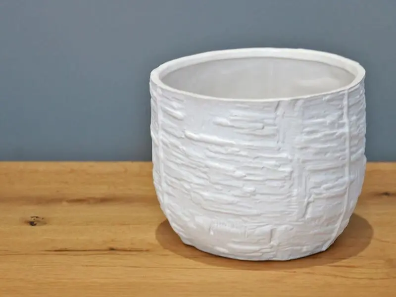 stone effect pot in white