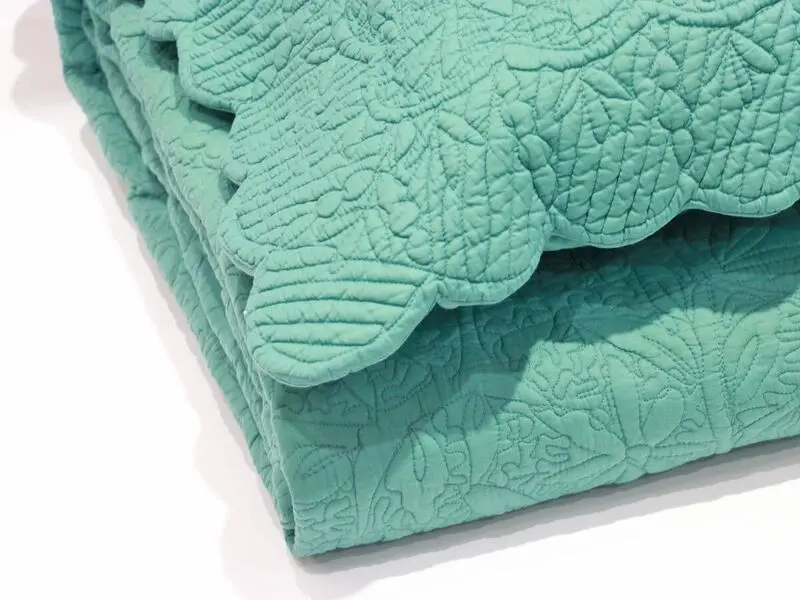 scalloped edge quilt petrol 220x240 cm with two cushion covers