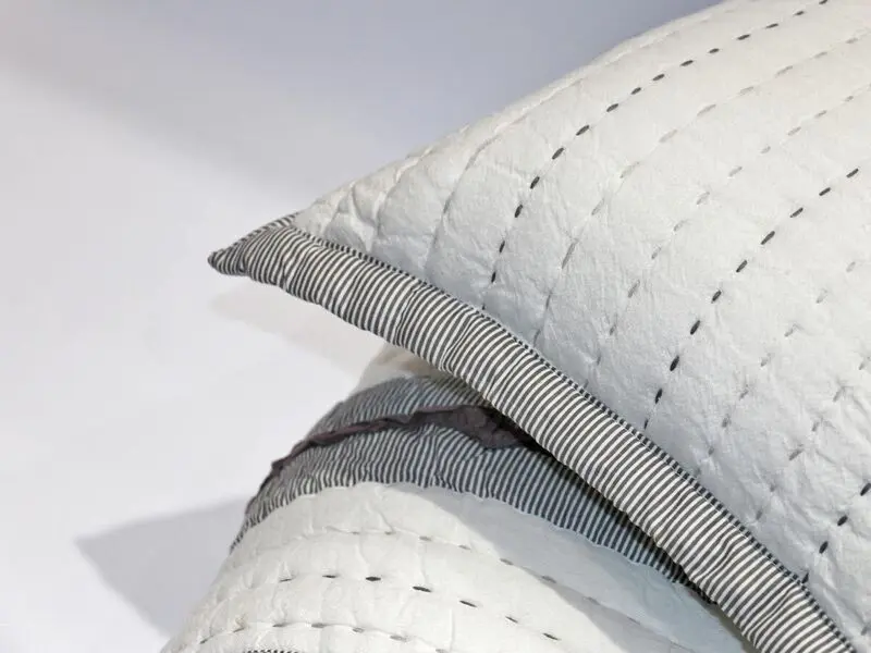 frilled cotton quilt with stitched design 220x240 cm with two cushion covers