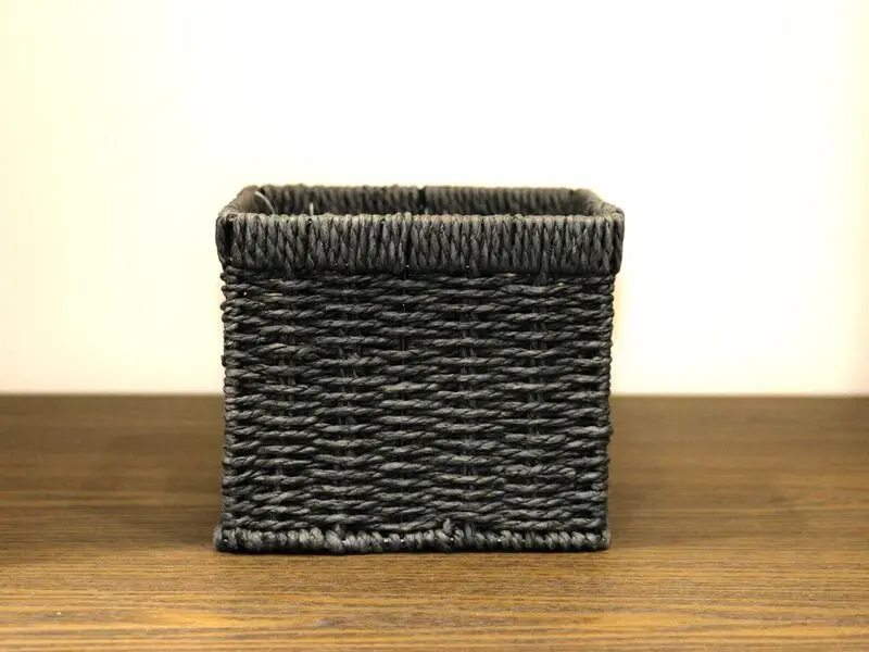 square basket black