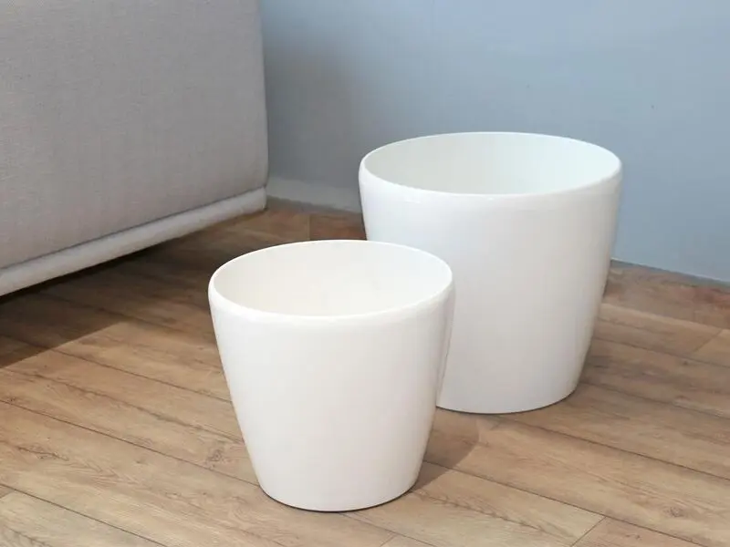glossy white pot L