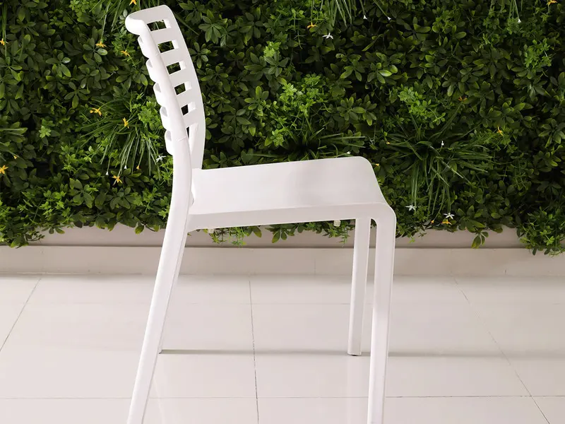 WHITE STRIPED CHAIR