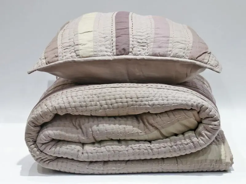 striped quilt 220x240cm with two cushion covers