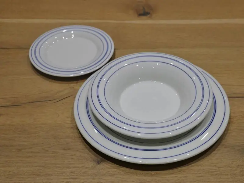 white plate with blue rim 18cm
