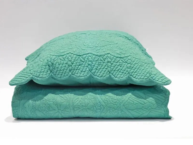 scalloped edge quilt petrol 220x240 cm with two cushion covers