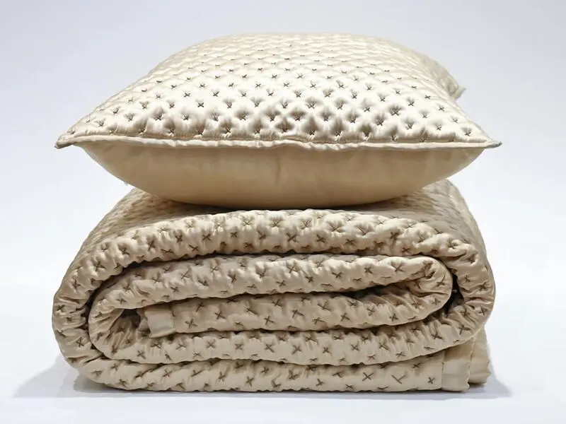 soft touch quilt with stitching details 220x240 cm with two cushion covers