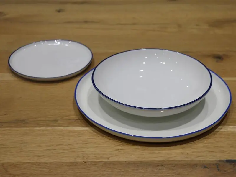 porcelain plate with blue rim 16cm