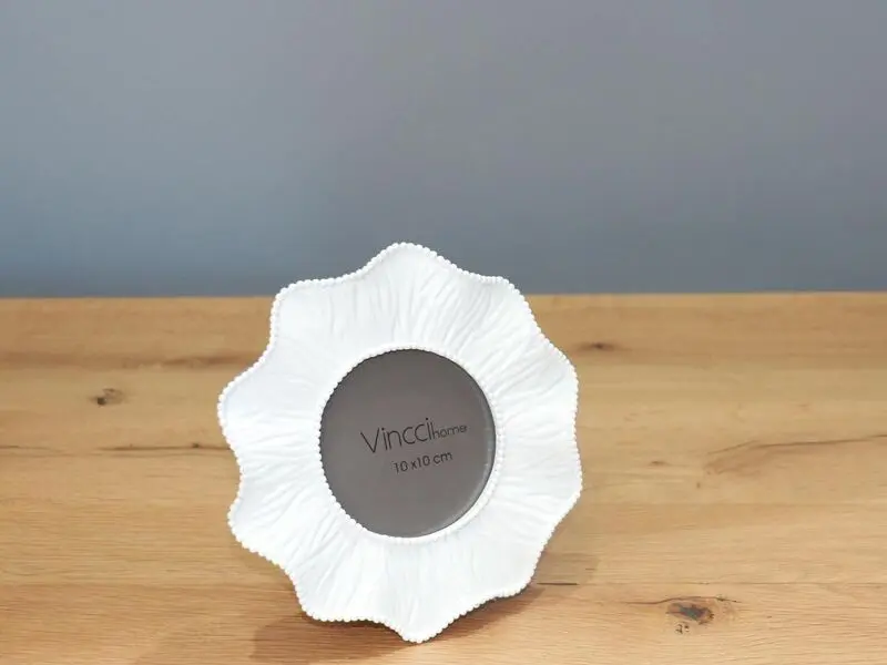 round glossy white poly photo frame