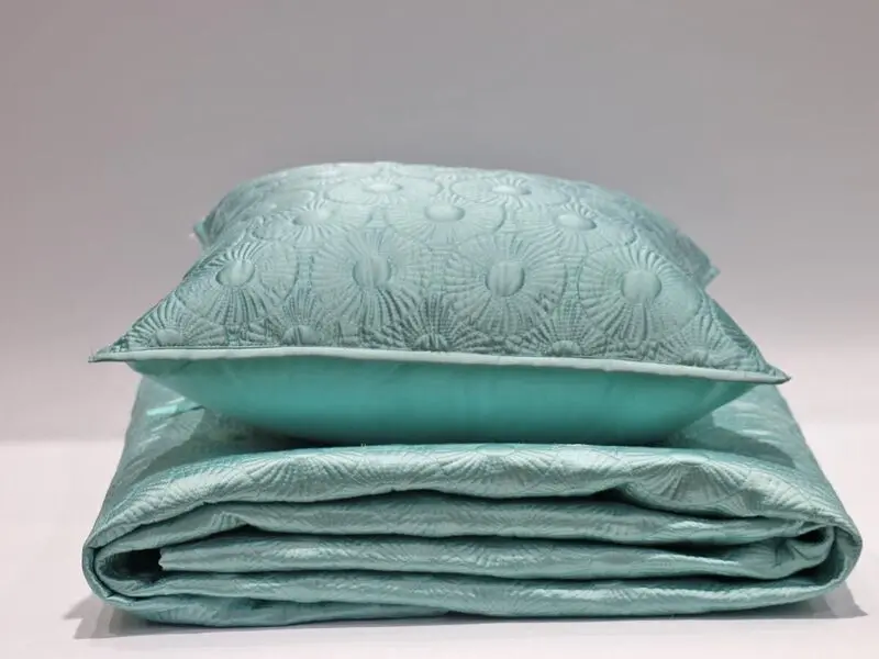 embossed design aqua quilt 220x240 cm with two cushion covers
