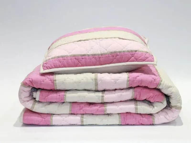 linen quilt in pink with design 190x220 cm with one cushion cover