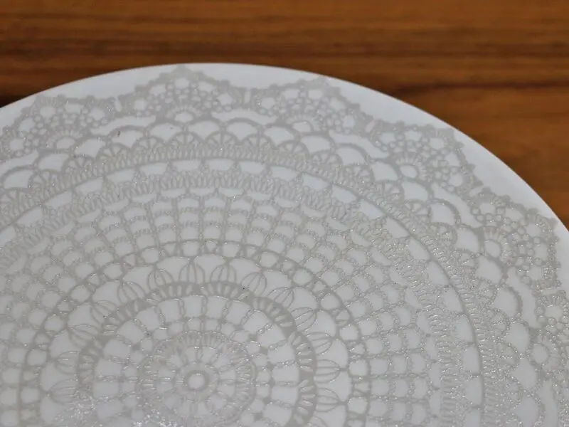 embroidered cake stand 31cm