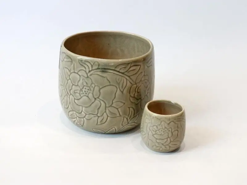 floral design brown pot