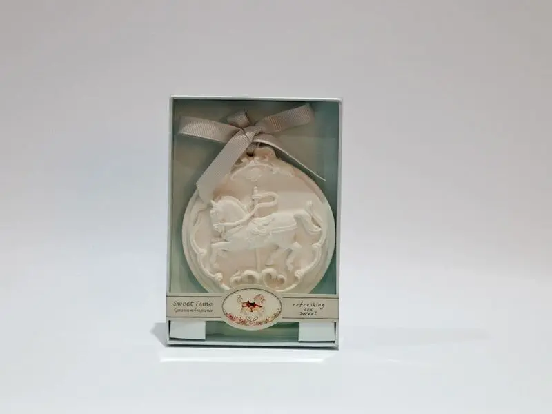 geranium scented plaster horse