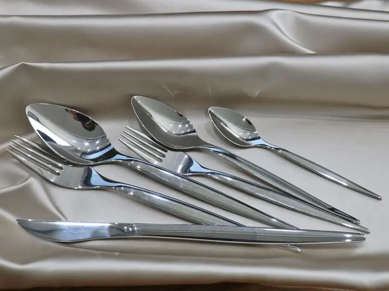 shiny silver-colored stainless steel table knife