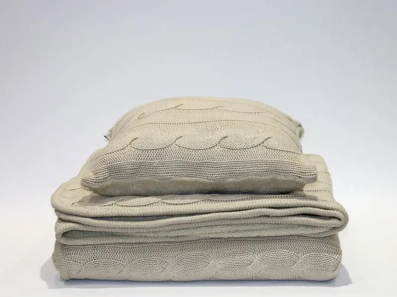 cable knit blanket double layer offwhite 170x220cm with one cushion
