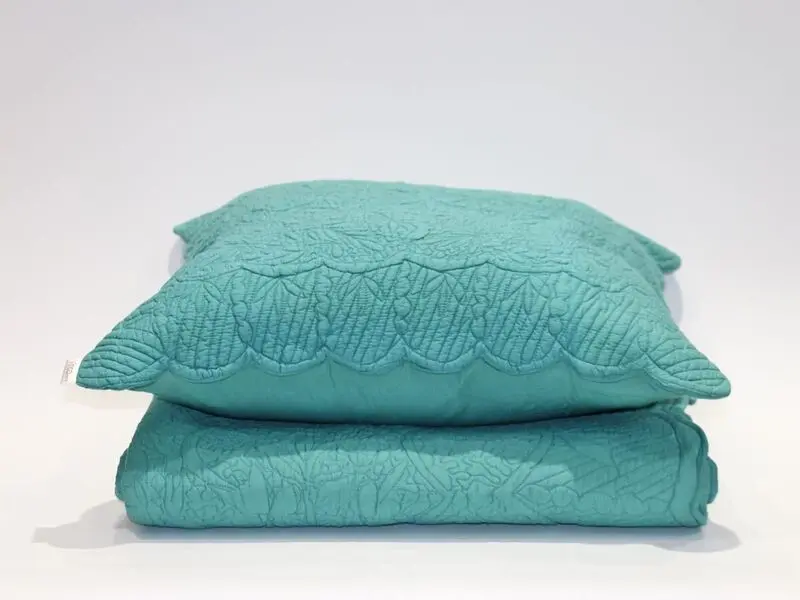 scalloped edge quilt petrol 170x220cm with one cushion cover