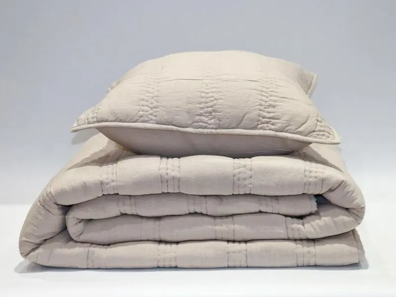 quilted linen quilt 220x240 cm with two cushion covers