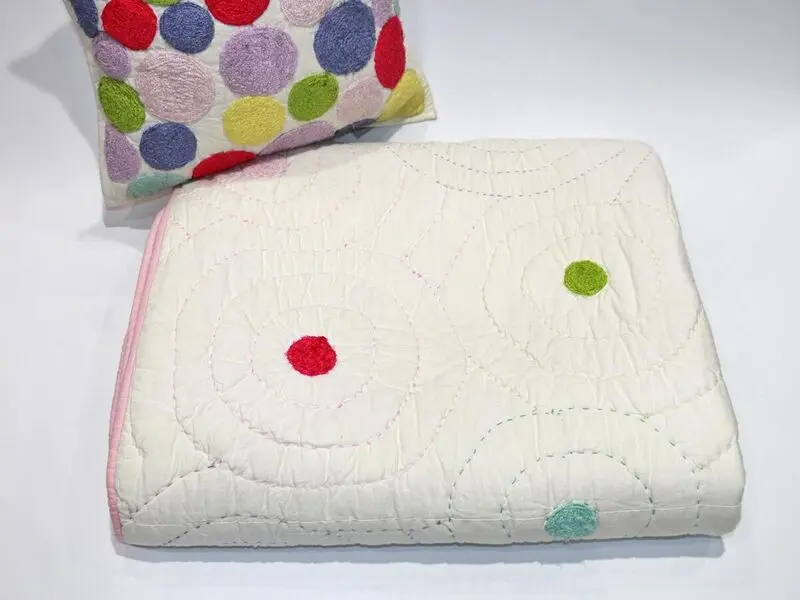 cotton quilt with dotted design 170x220 cm with one cushion cover