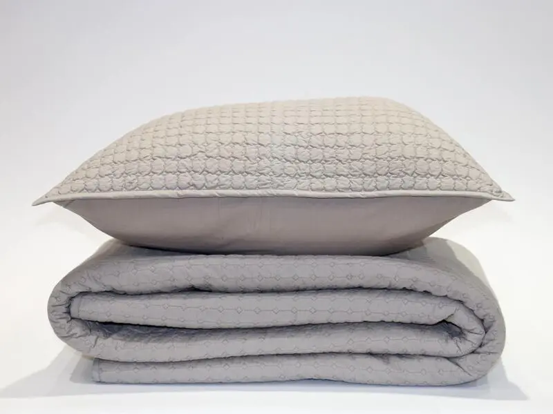 geometric design quilt grey 220x240 cm with two cushion covers