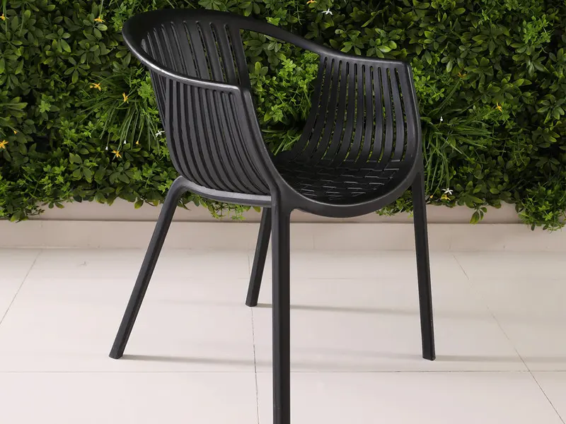LEISURE CHAIR BLACK WITH ARMS