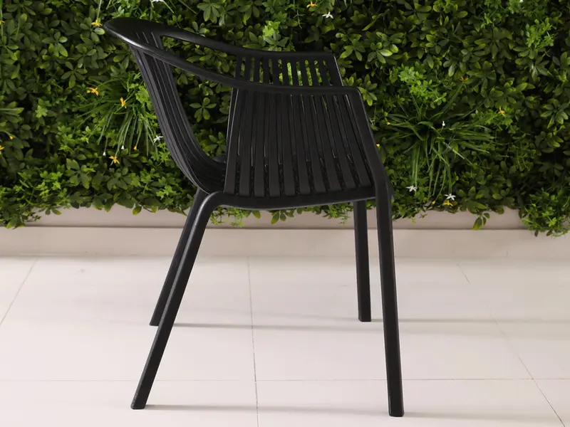 LEISURE CHAIR BLACK WITH ARMS